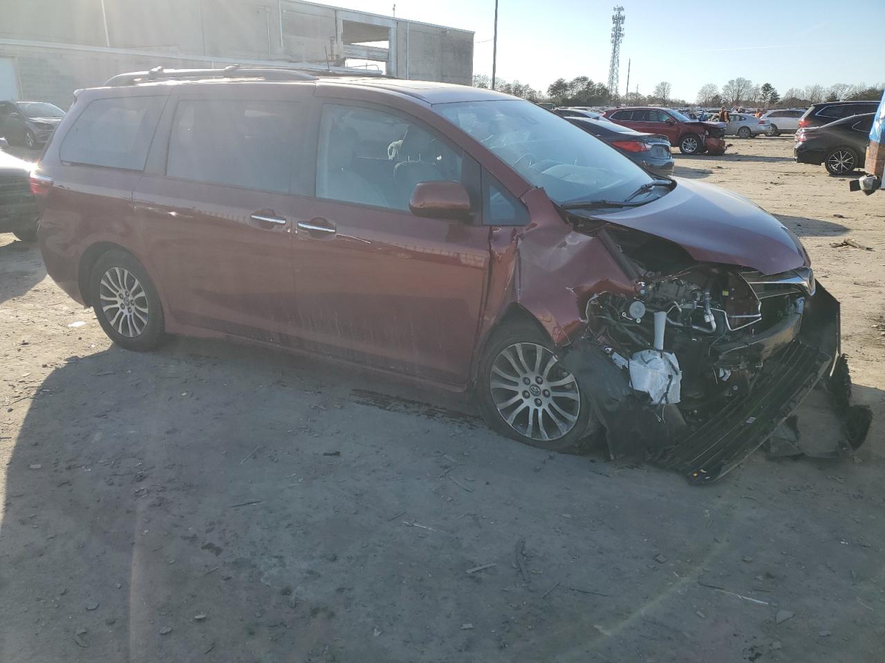 2018 Toyota Sienna - Image 4