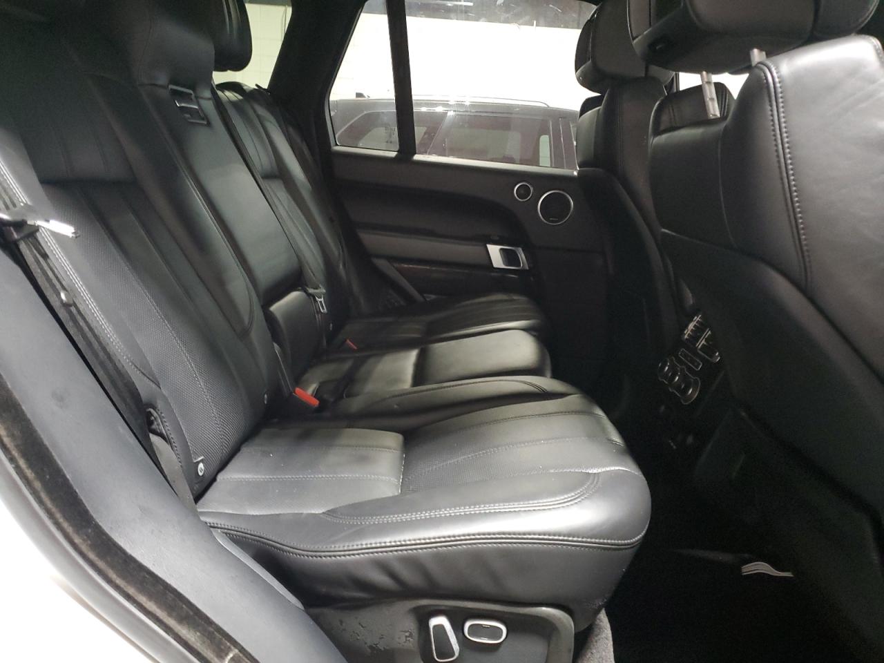 2015 Land Rover Range Rover - Image 12