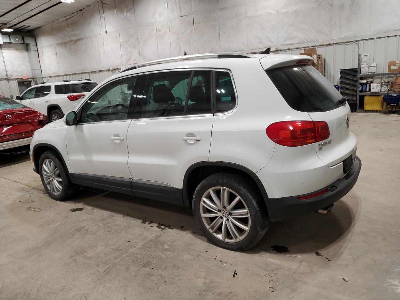 VIN WVGBV7AX6GW516929 2016 VOLKSWAGEN TIGUAN no.2