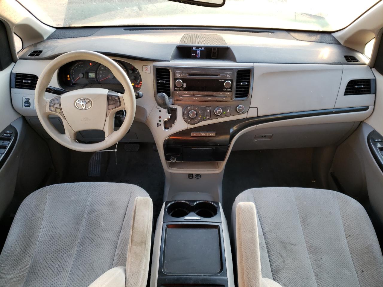 2011 Toyota Sienna - Image 8