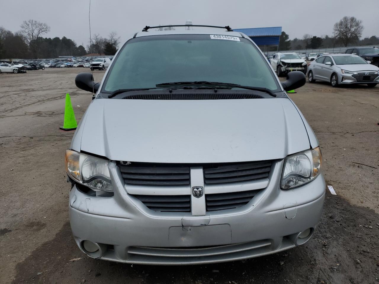 2005 Dodge Caravan - Image 5