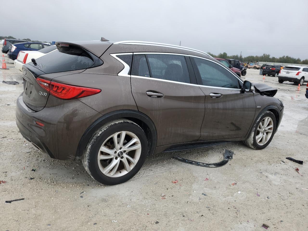 2017 Infiniti QX30 - Image 3
