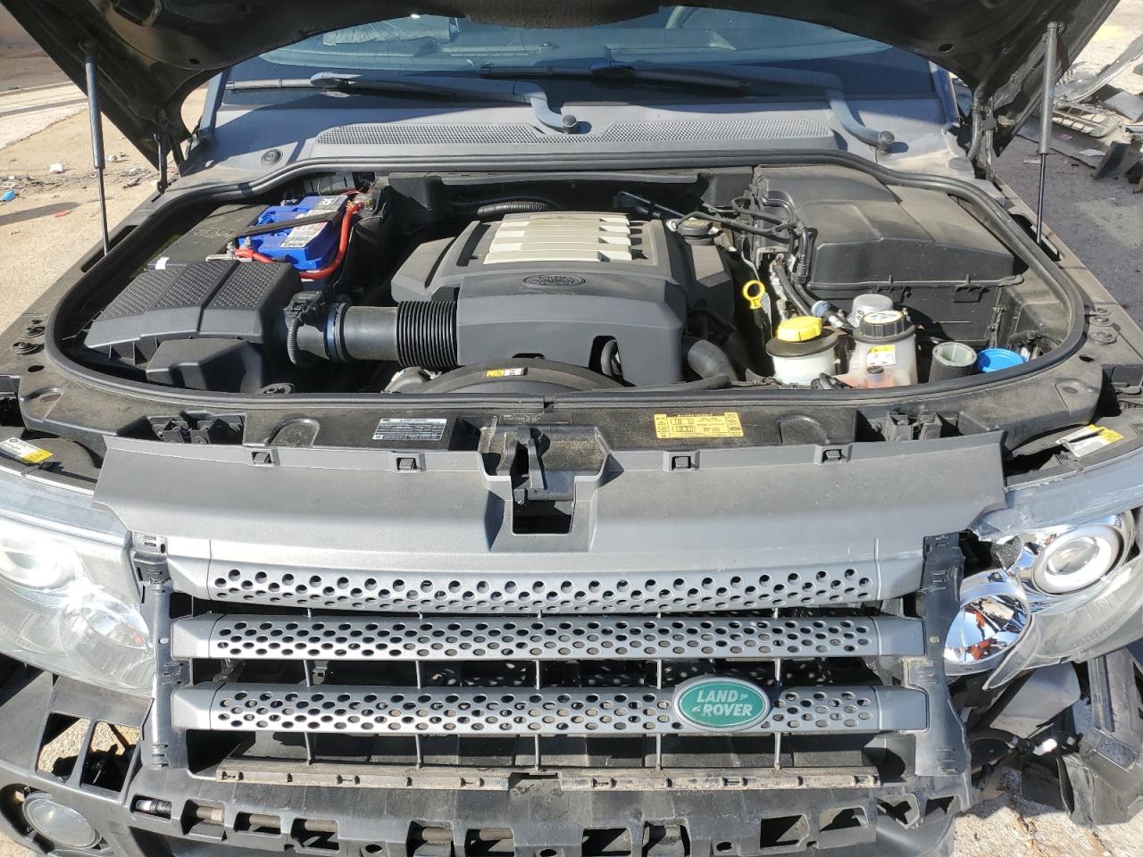2009 Land Rover Range Rover - Image 12