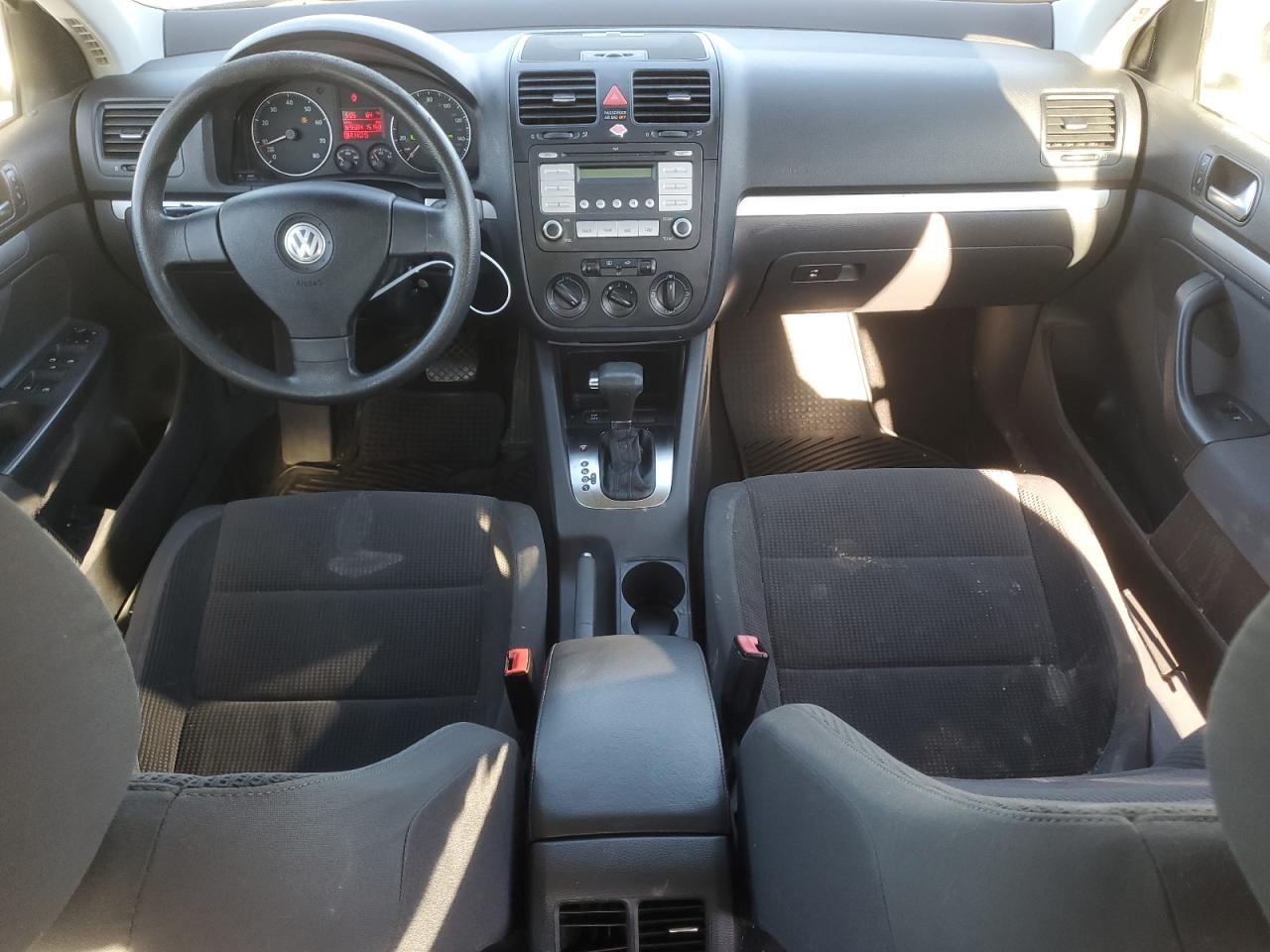 2009 Volkswagen Jetta - Image 8