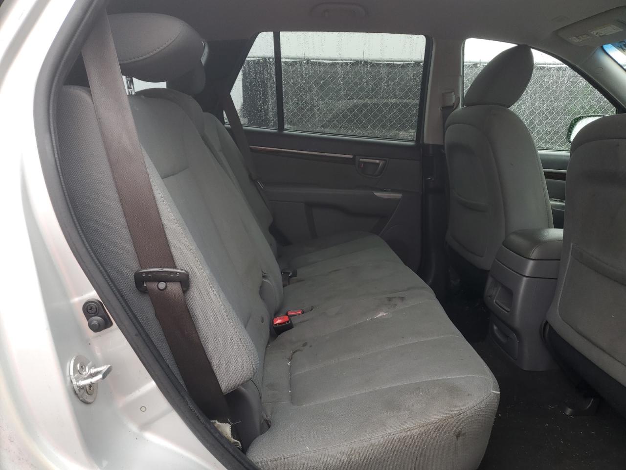 2012 Hyundai Santa Fe - Image 11