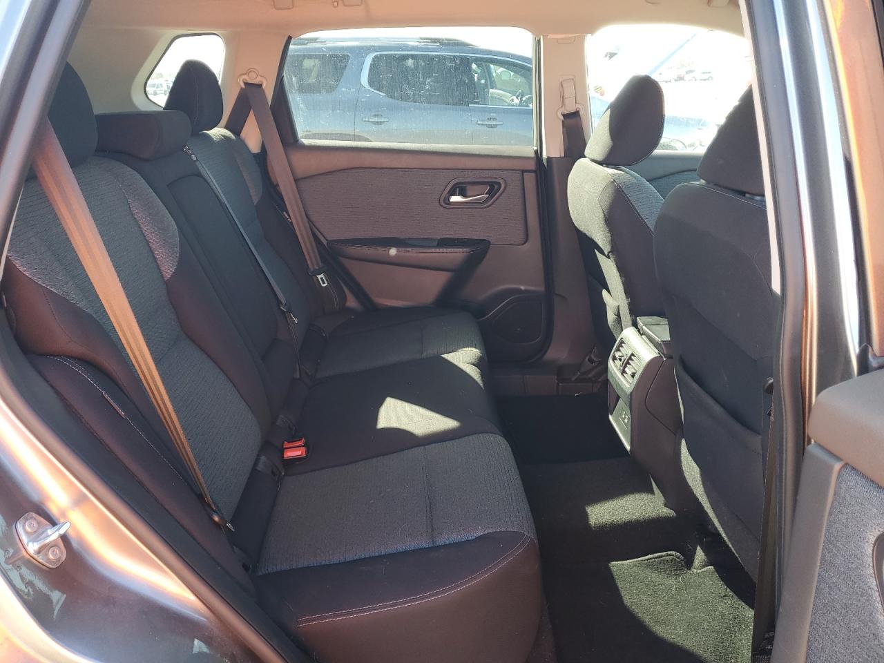 2021 Nissan Rogue - Image 11