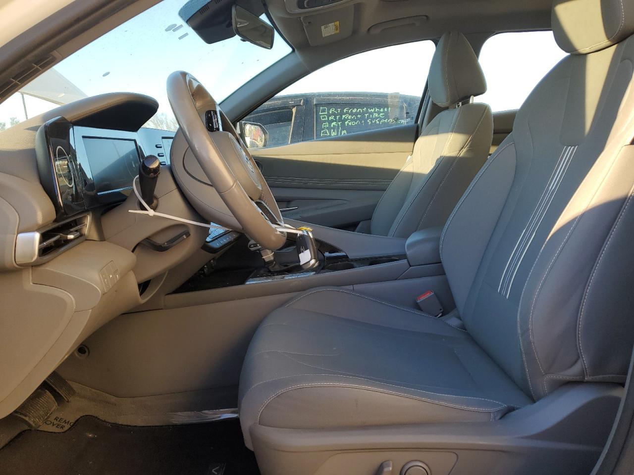 2022 Hyundai Elantra - Image 7