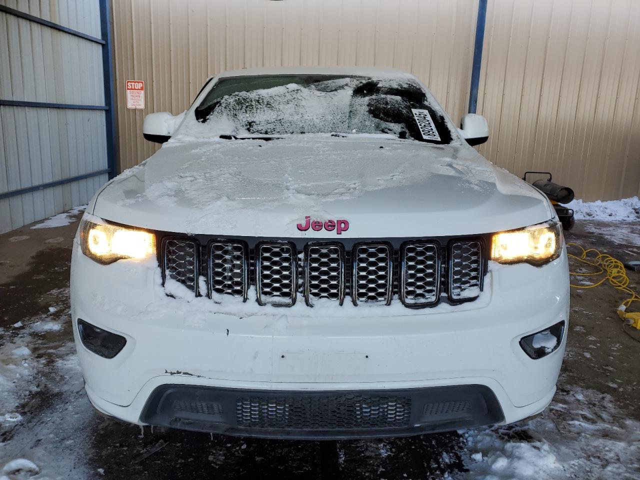 2017 Jeep Grand Cherokee - Image 5