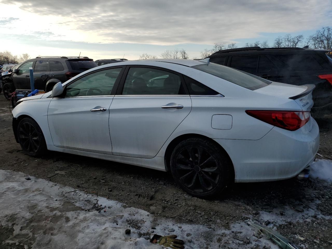 2013 Hyundai Sonata - Image 2