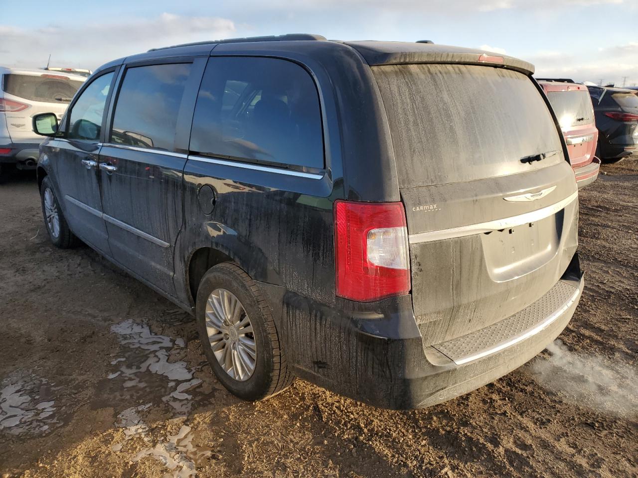 2015 Chrysler Town & Country - Image 2