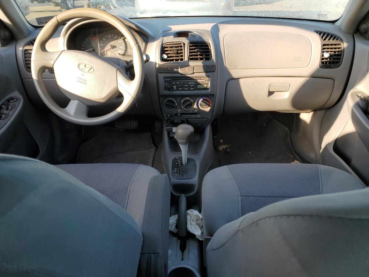 2005 Hyundai Accent - Image 8
