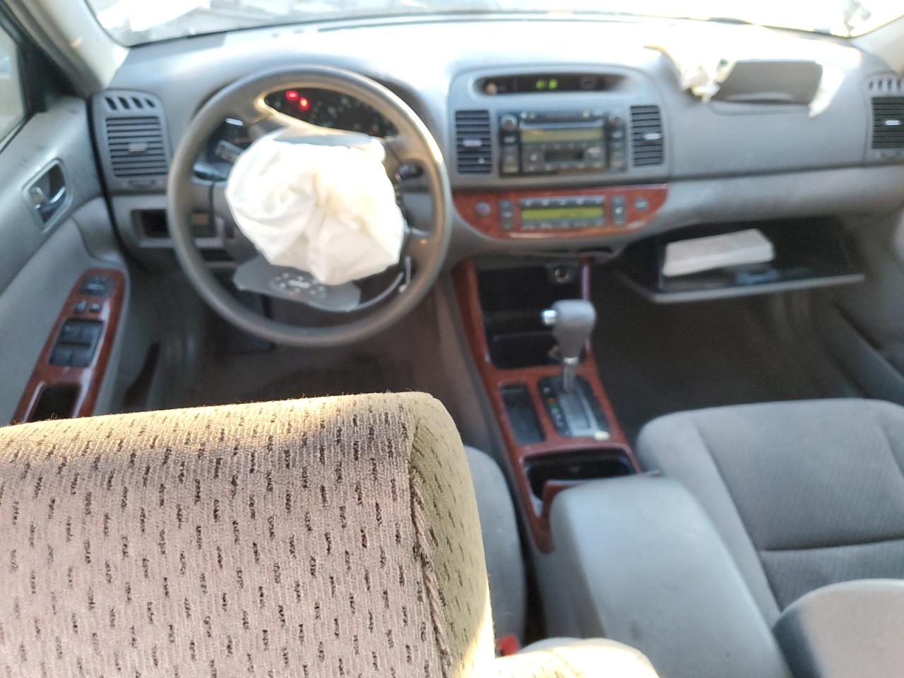 2004 Toyota Camry - Image 8