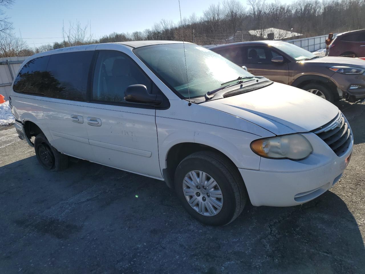 2005 Chrysler Town & Country - Image 4
