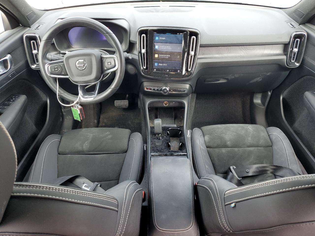 2023 Volvo XC40 - Image 8