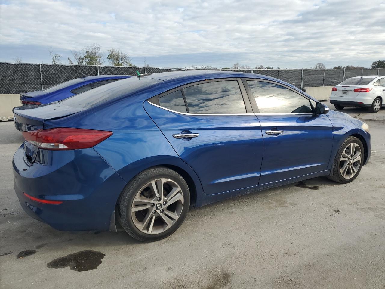 2017 Hyundai Elantra - Image 3