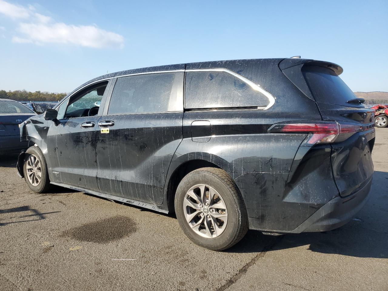 2021 Toyota Sienna - Image 2