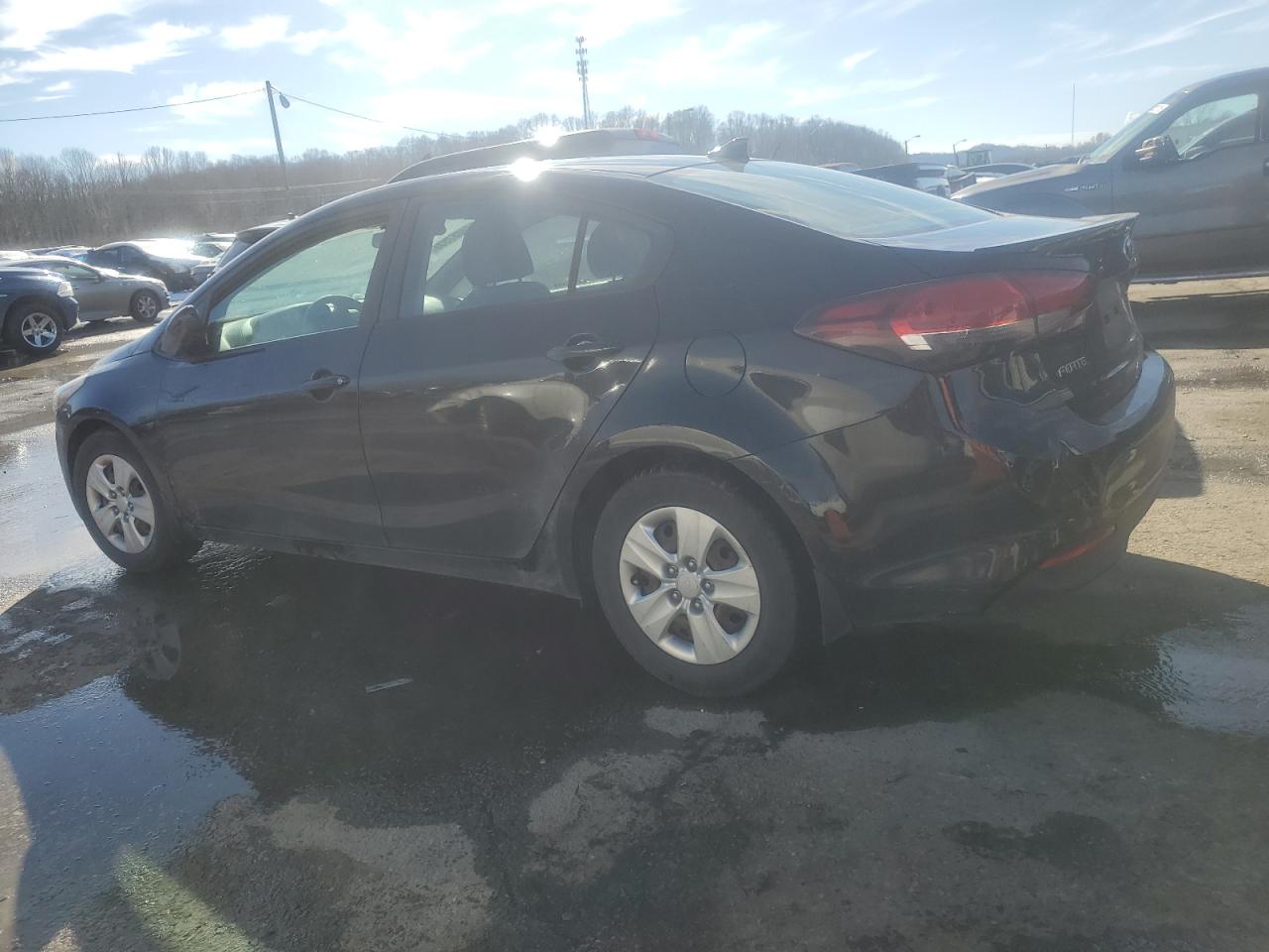 2017 Kia Forte - Image 2