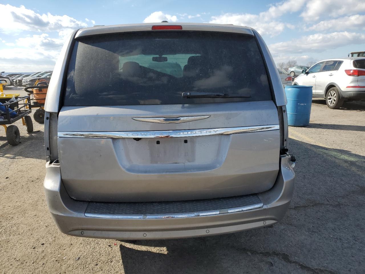 2014 Chrysler Town & Country - Image 6