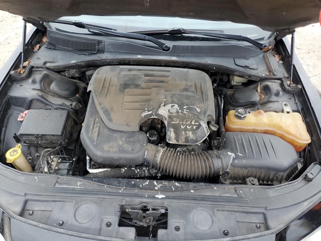 2013 Chrysler 300 - Image 11