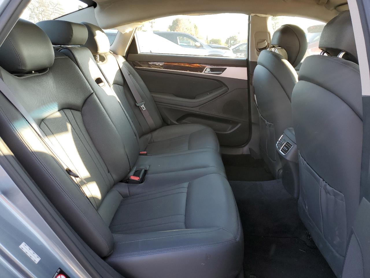 2017 Genesis G80 - Image 10