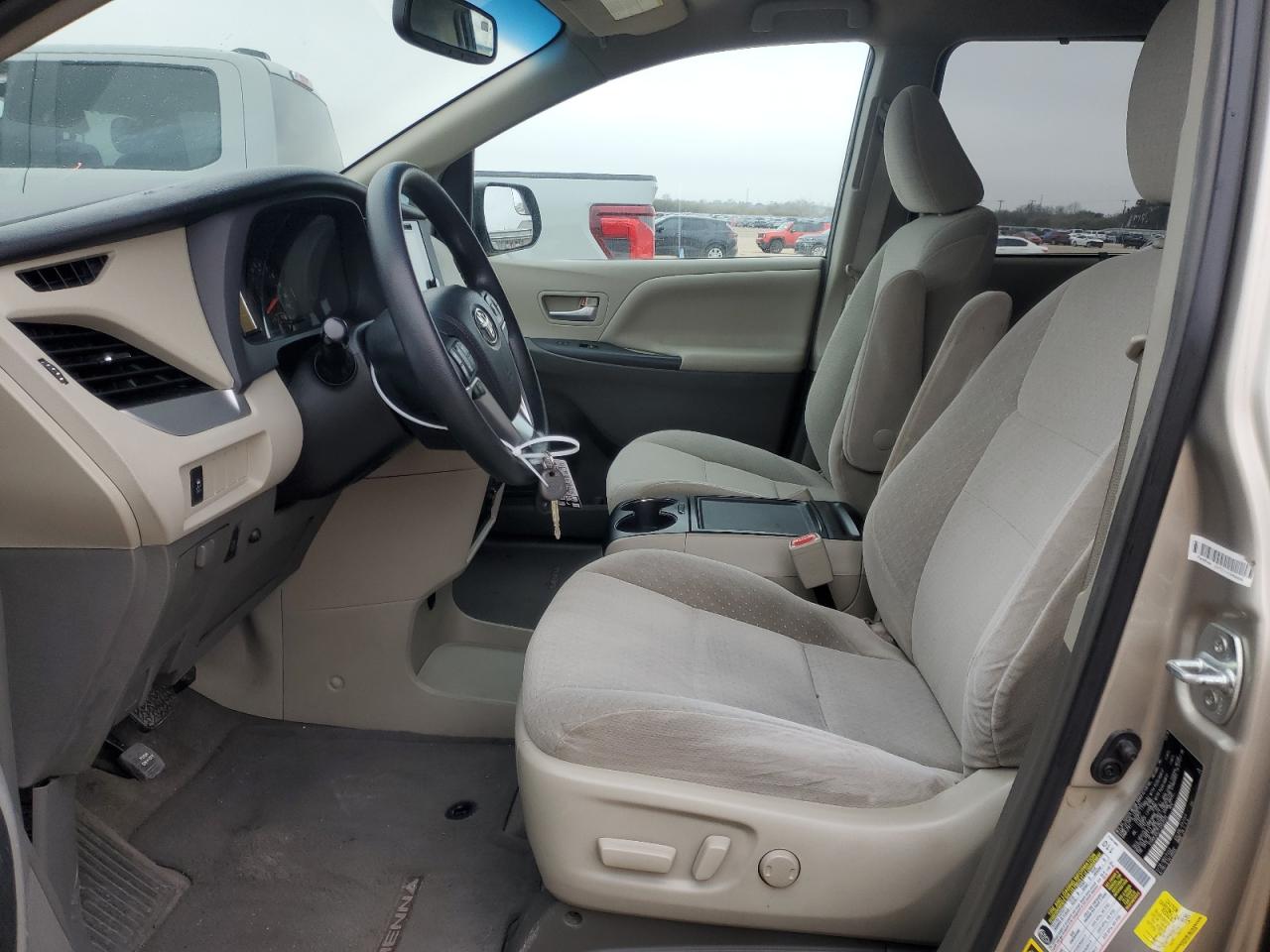 2015 Toyota Sienna - Image 7