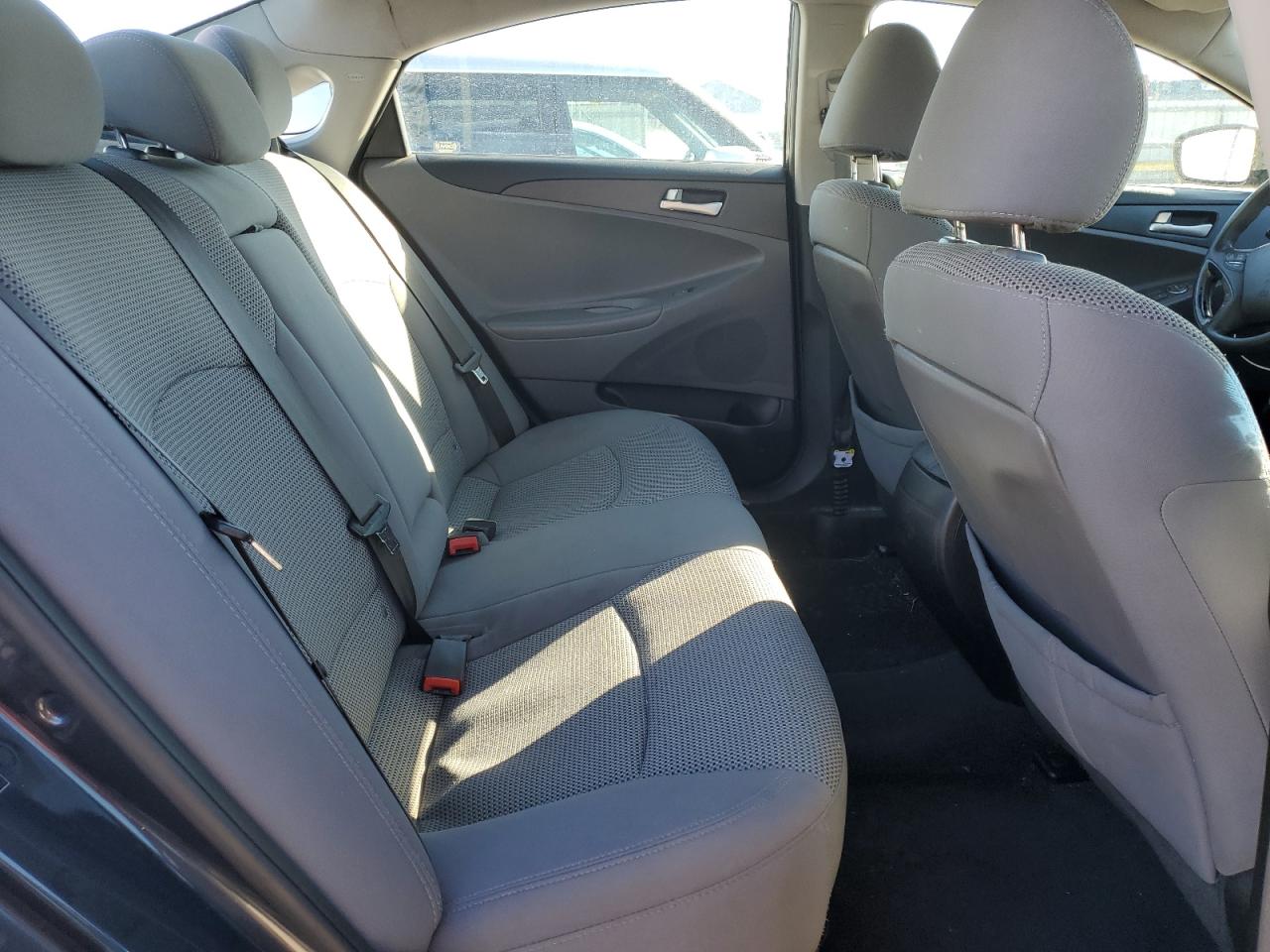 2011 Hyundai Sonata - Image 10