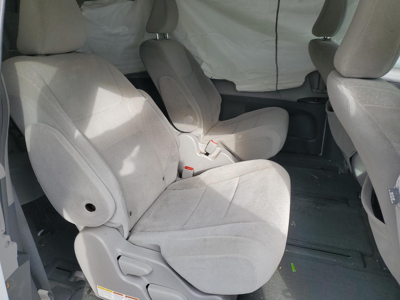 2015 Toyota Sienna - Image 12