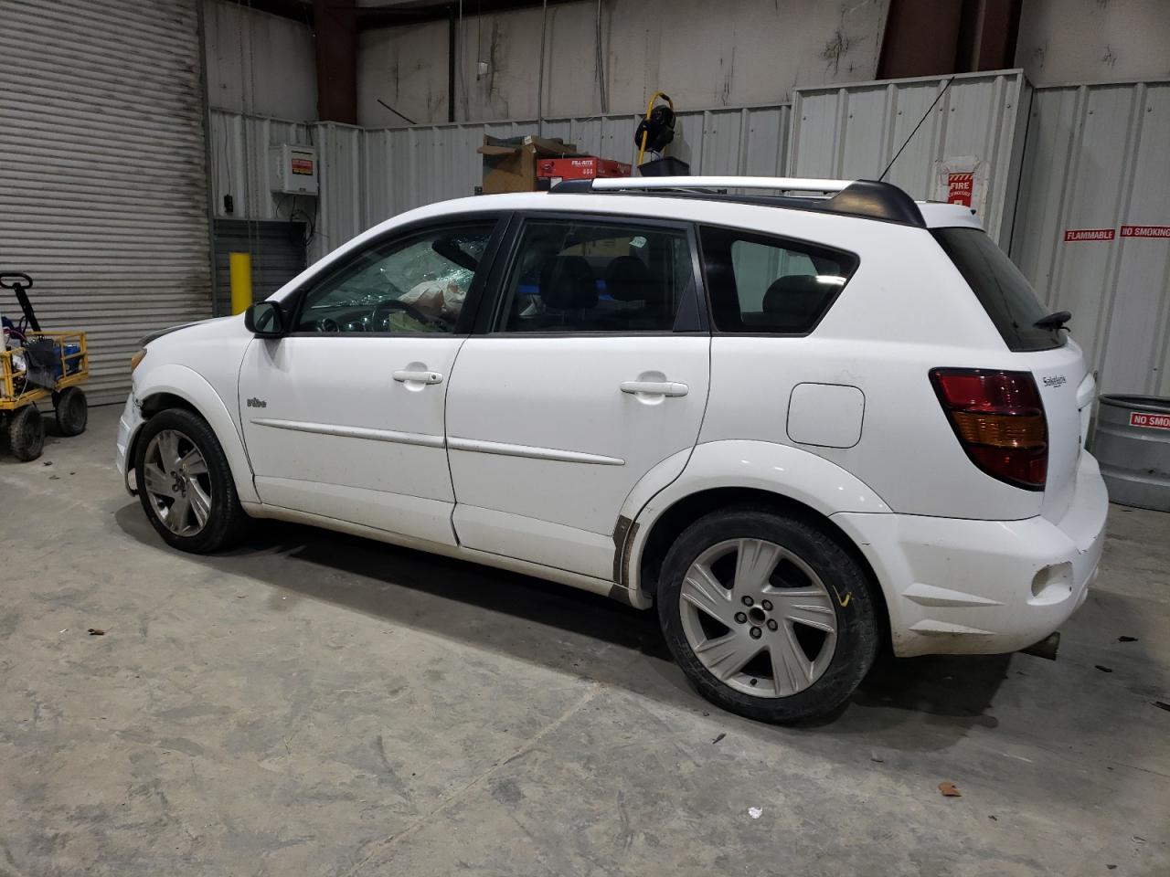 2003 Pontiac Vibe - Image 2