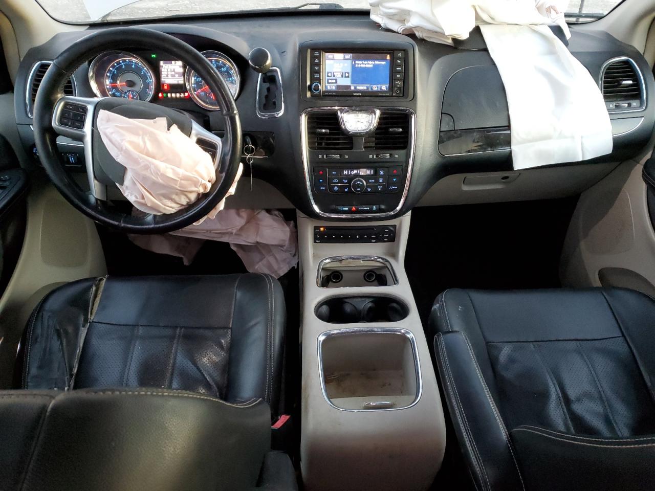 2013 Chrysler Town & Country - Image 8