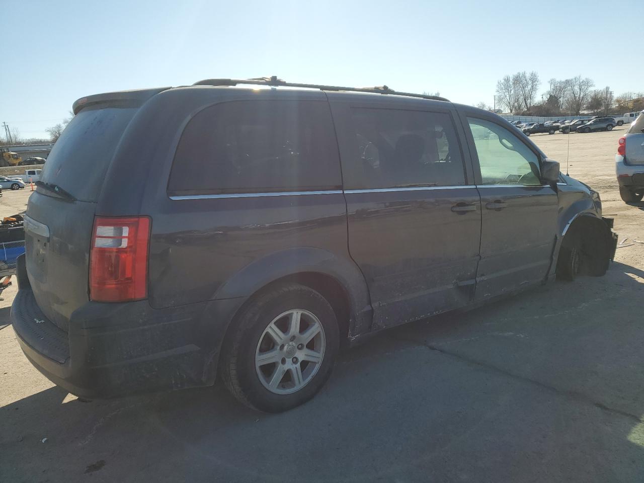 2008 Chrysler Town & Country - Image 3