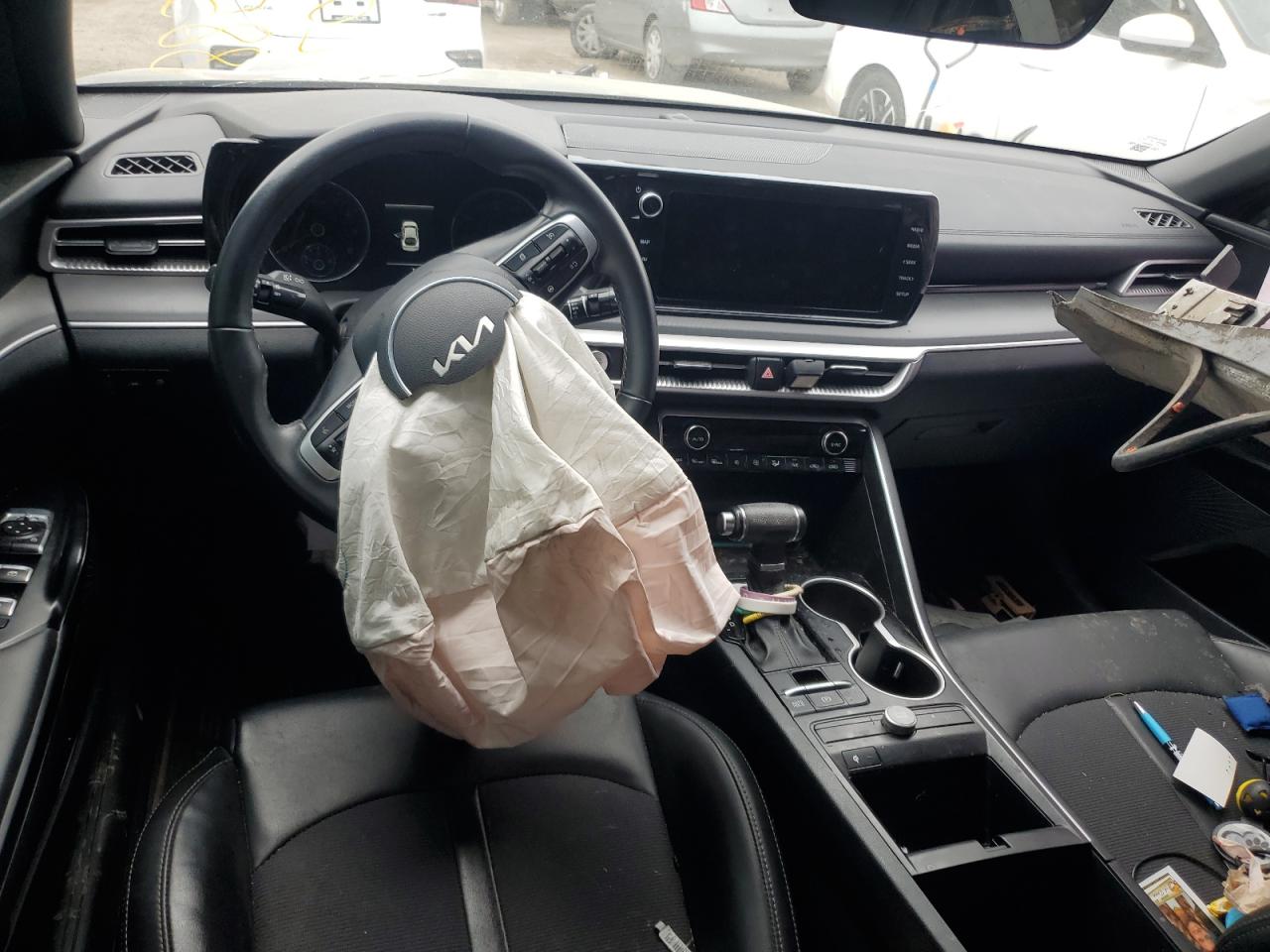 2022 Kia K5 - Image 8