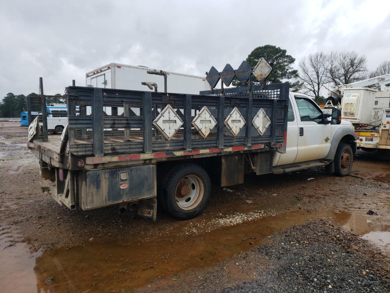 2011 Ford F550 - Image 3