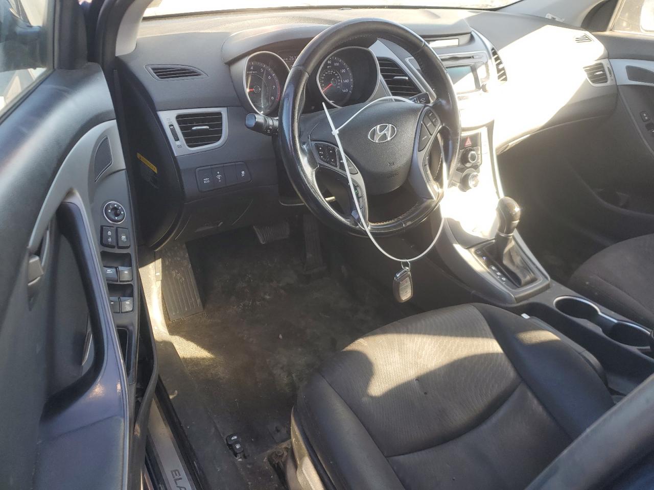 2016 Hyundai Elantra - Image 8