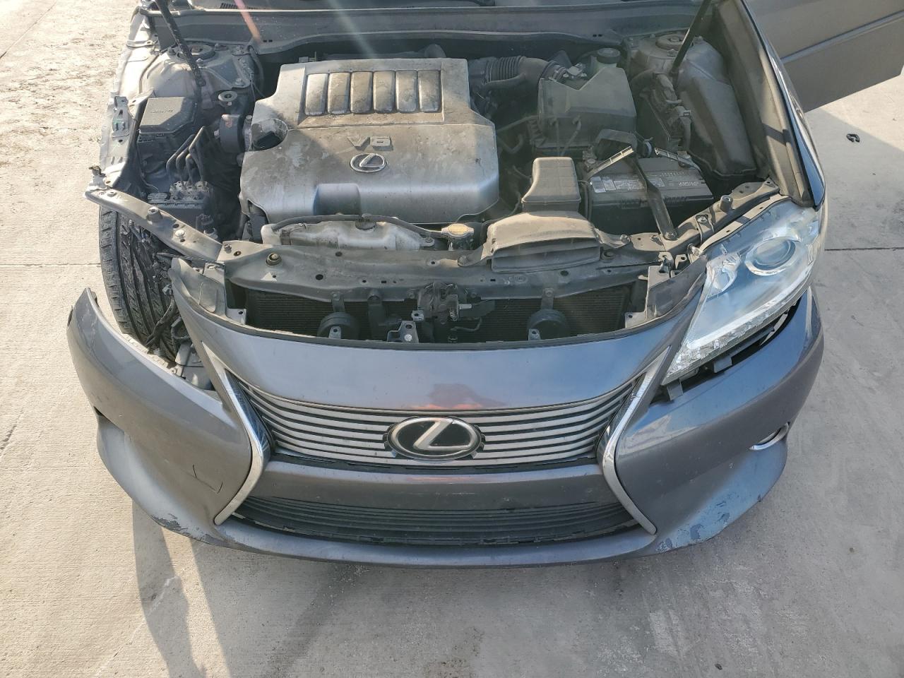 2015 Lexus ES - Image 11