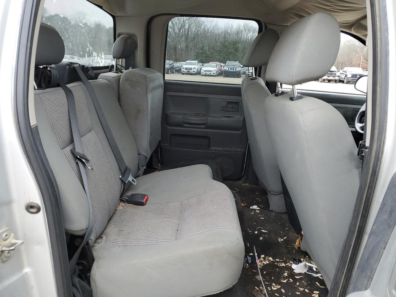2010 Dodge Dakota - Image 10