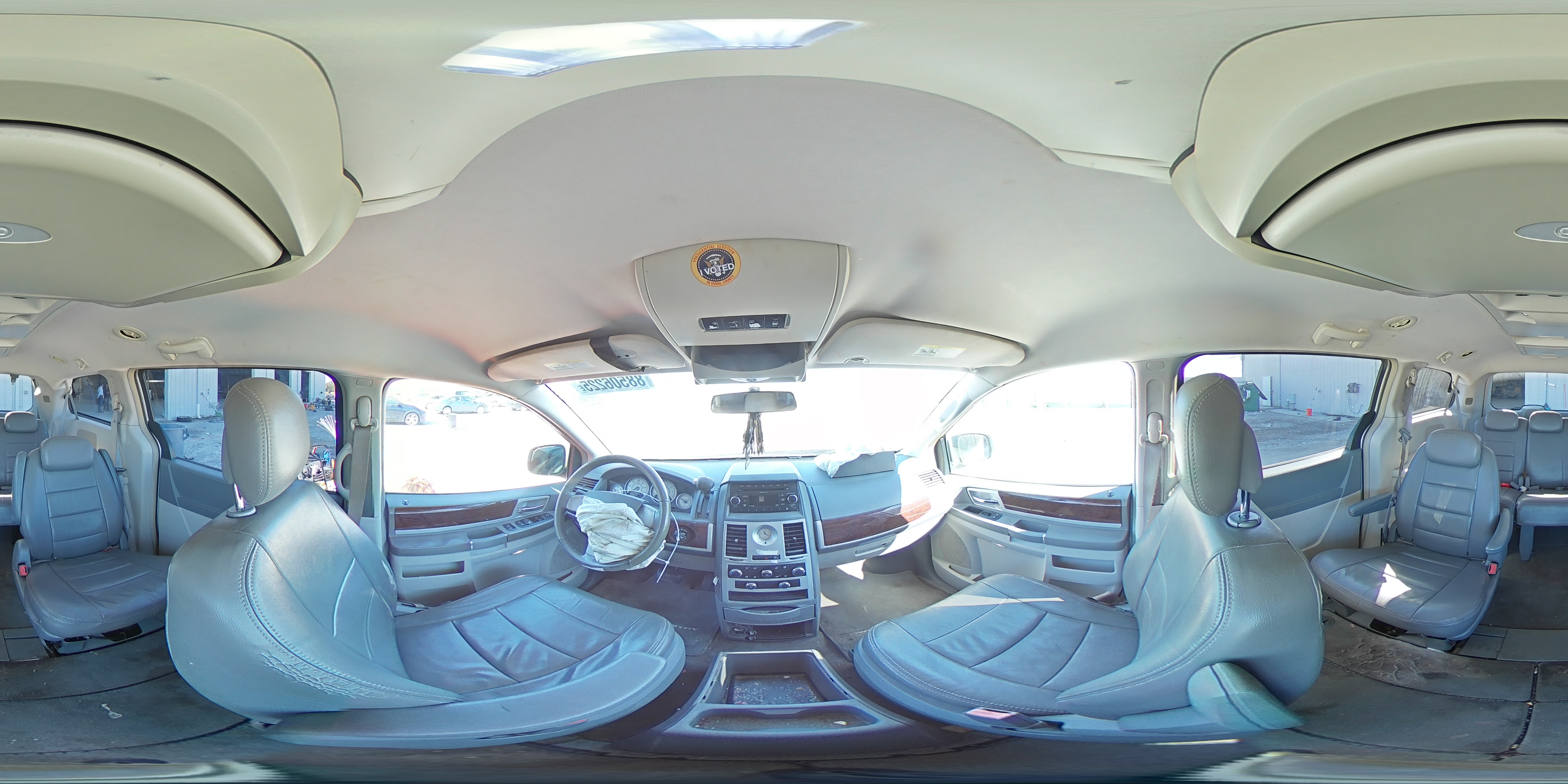 2010 Chrysler Town & Country - Image 13