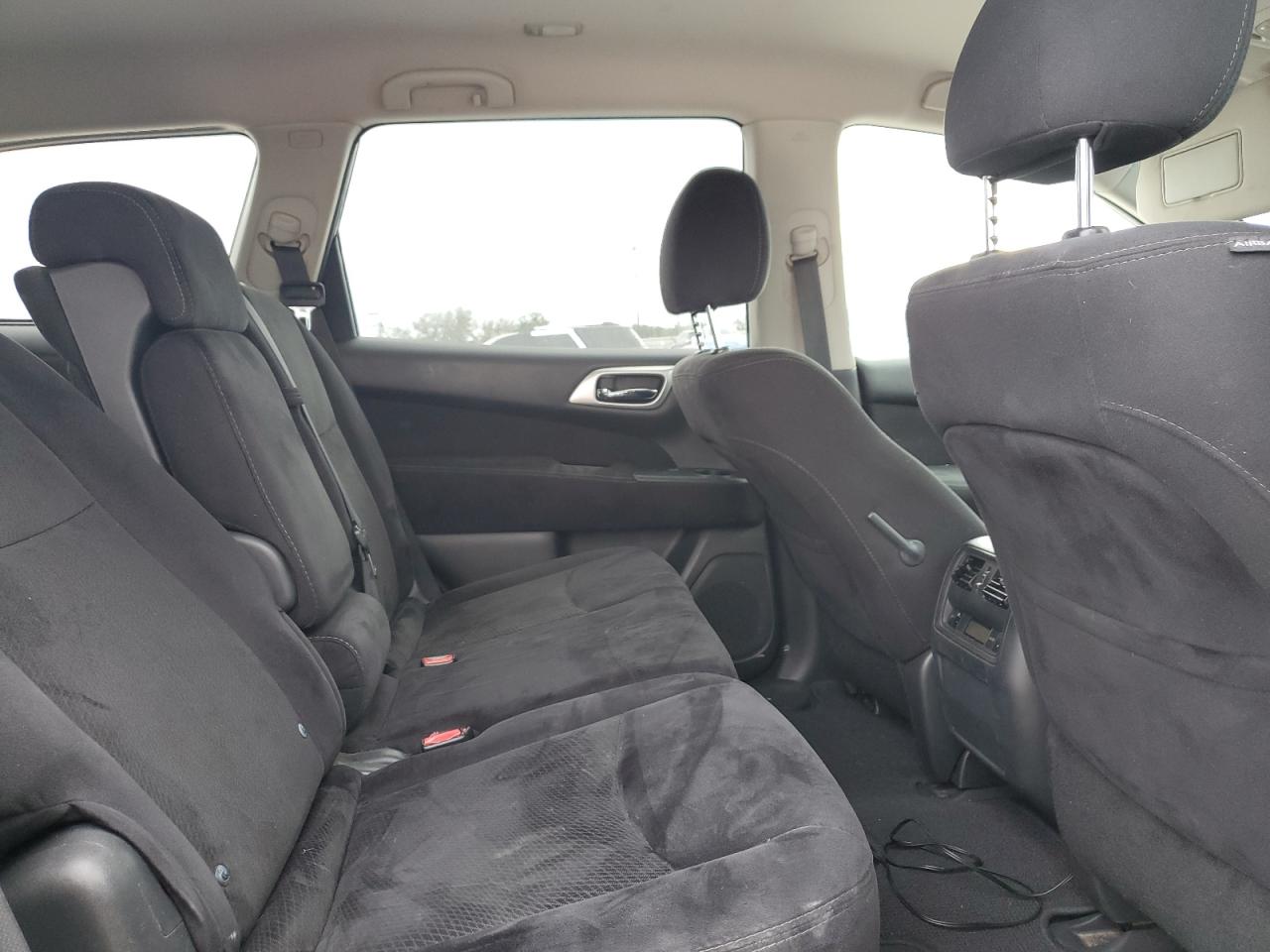 2015 Nissan Pathfinder - Image 11