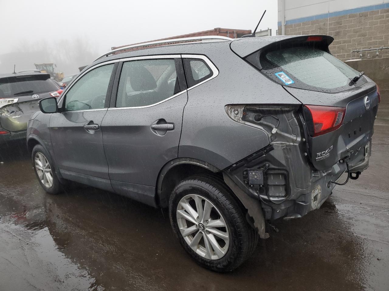 2019 Nissan Rogue - Image 2