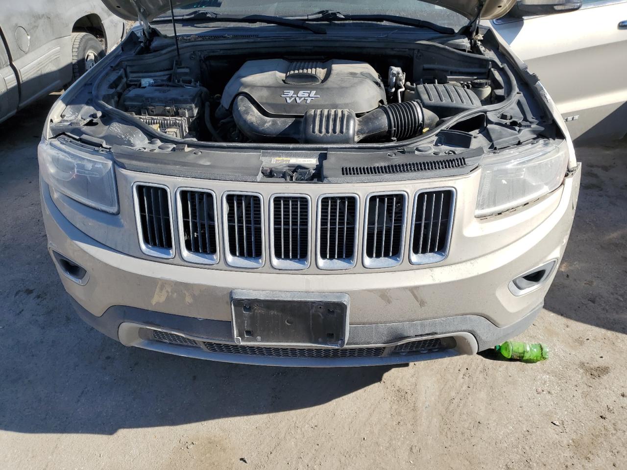 2014 Jeep Grand Cherokee - Image 13