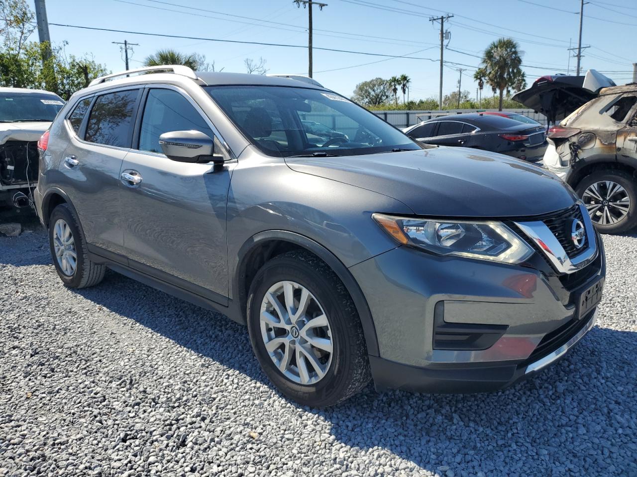 2017 Nissan Rogue - Image 4