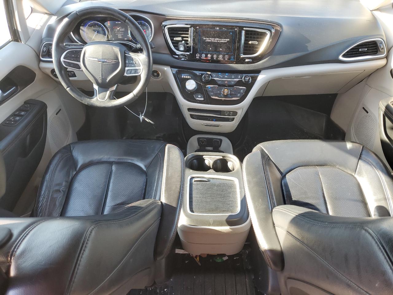 2018 Chrysler Pacifica - Image 8