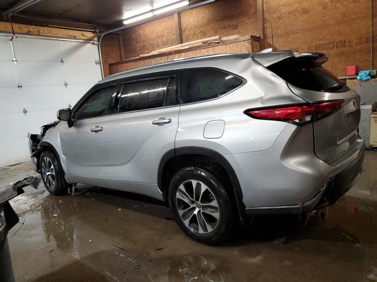 2021 Toyota Highlander - Image 2