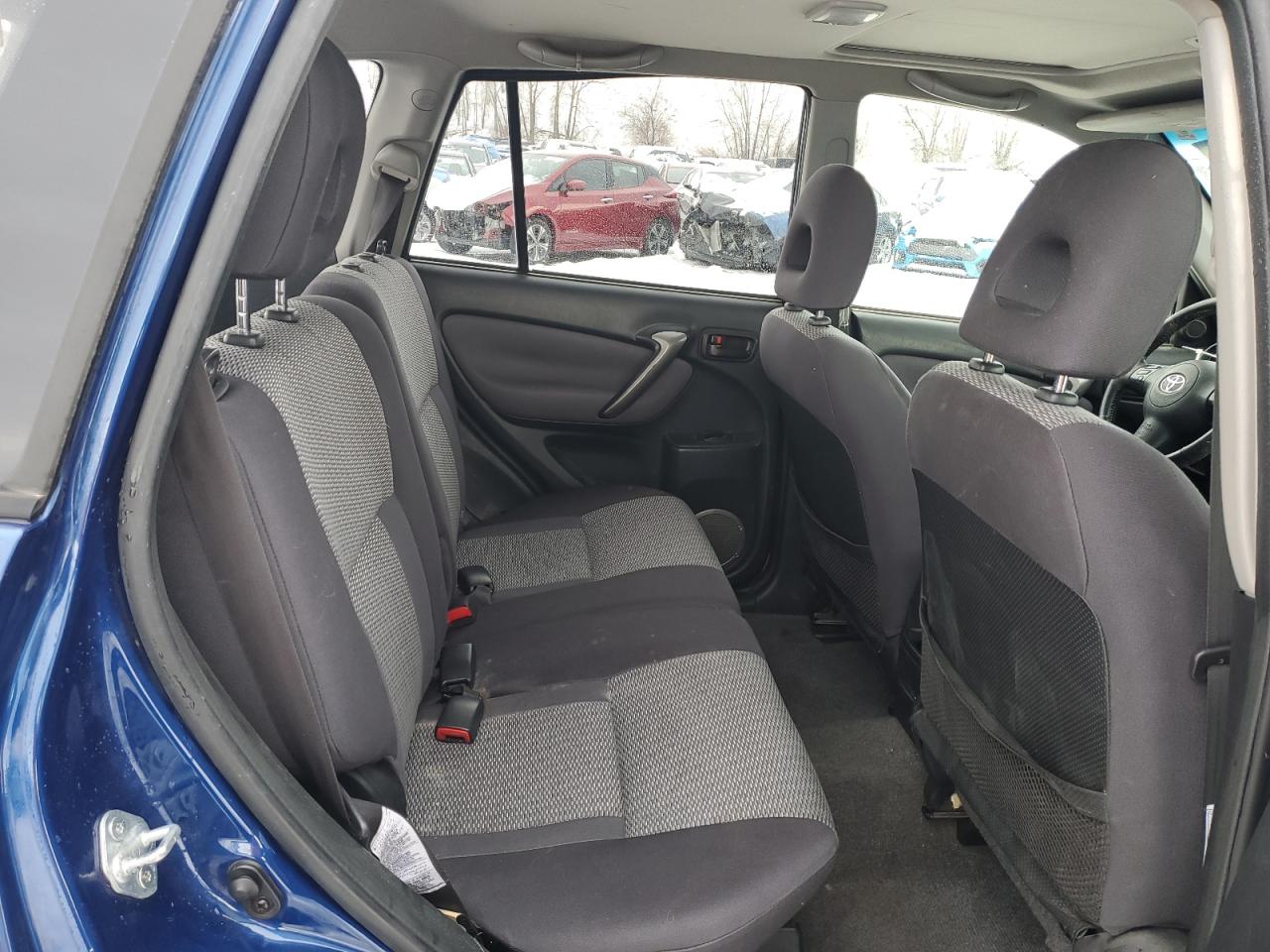 2004 Toyota RAV 4 - Image 11