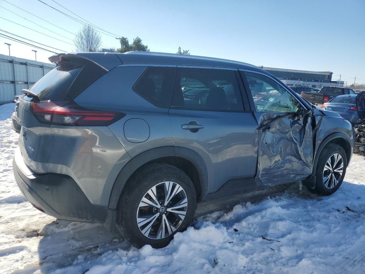 2021 Nissan Rogue - Image 3