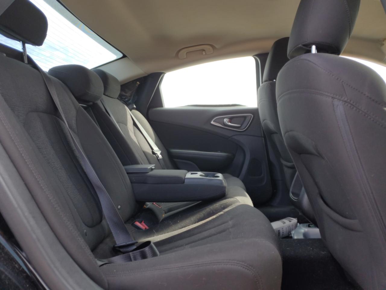 2015 Chrysler 200 - Image 10