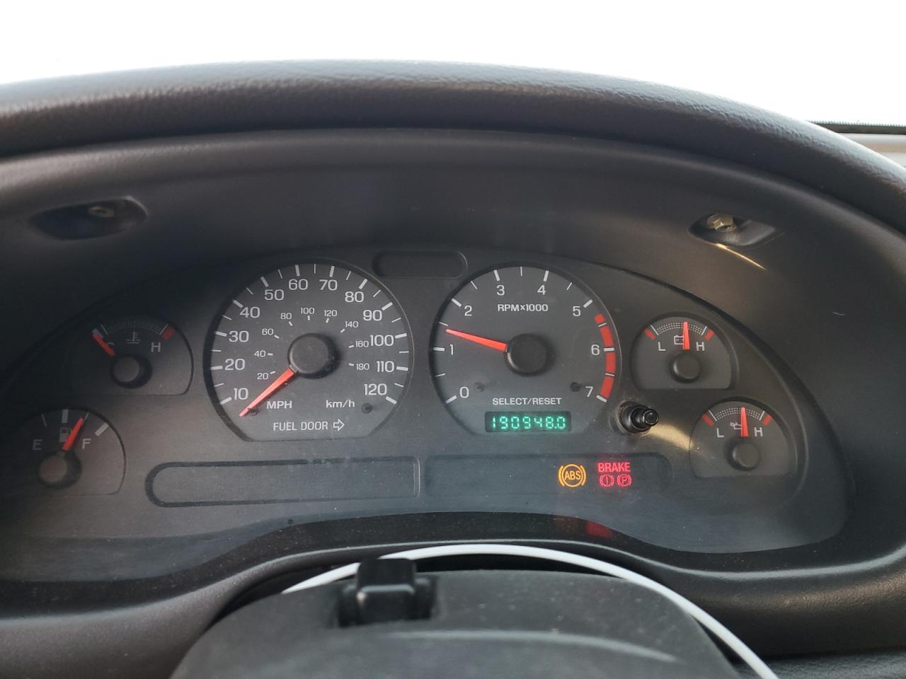2000 Ford Mustang - Image 9