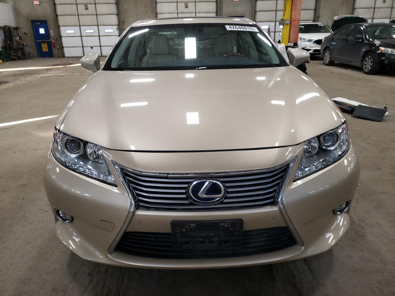 2015 Lexus ES - Image 5