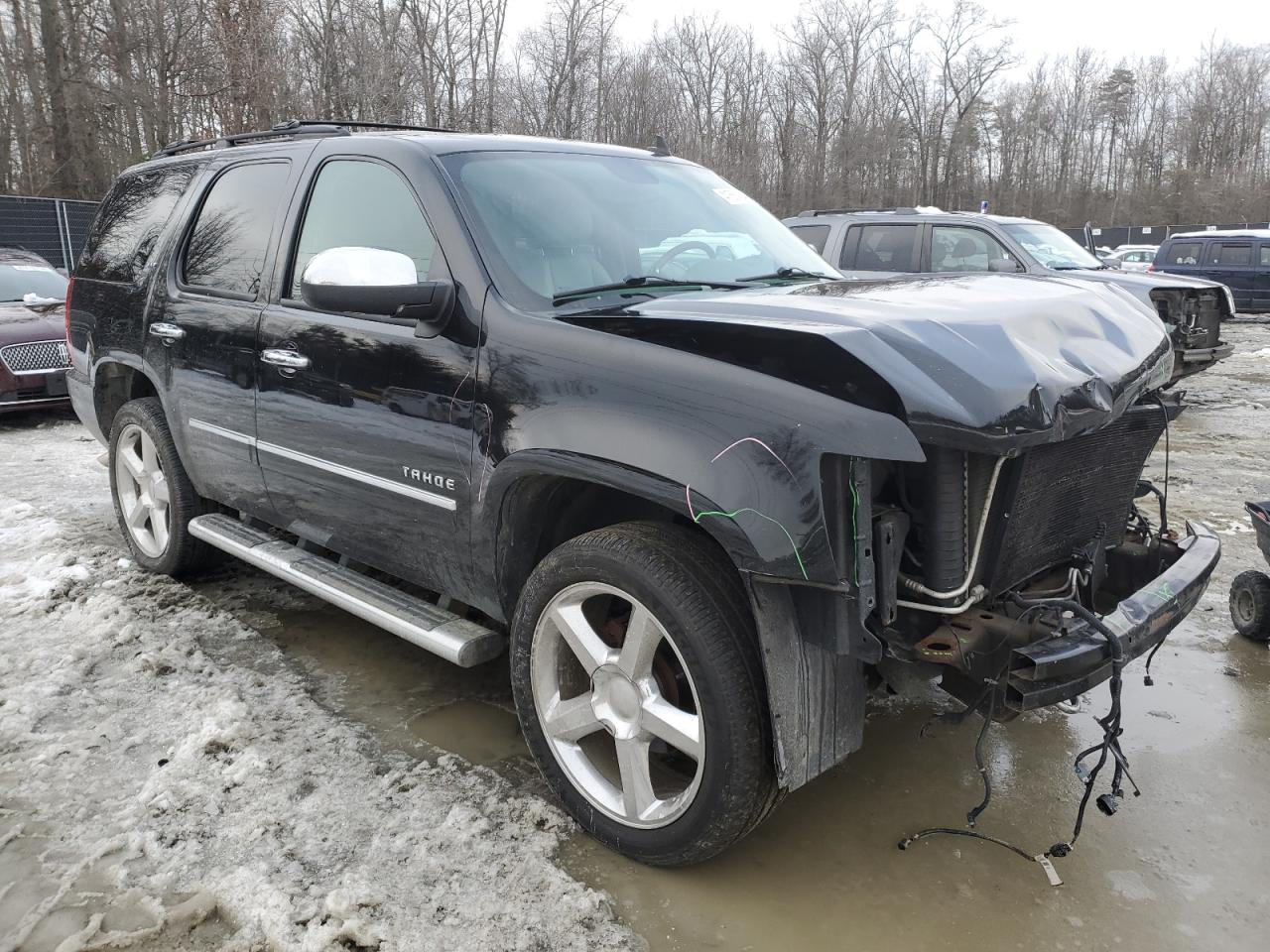 VIN 1GNSKCE08DR327042 2013 CHEVROLET TAHOE no.4