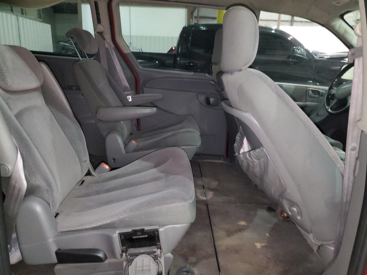 2005 Chrysler Town & Country - Image 11