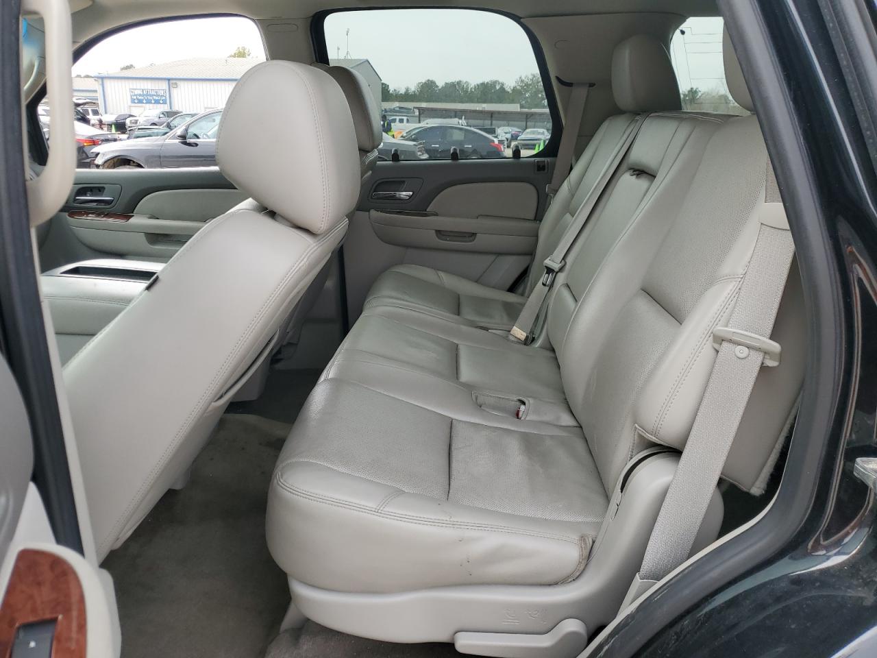 2011 Chevrolet Tahoe - Image 11